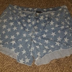 Star patterned short